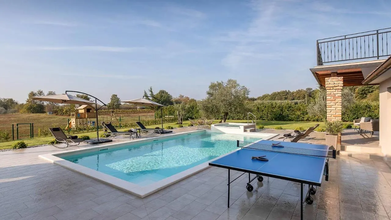 Wonderful Villa Mattuzzi With Private Pool Near The Town By Wiibuk Pula