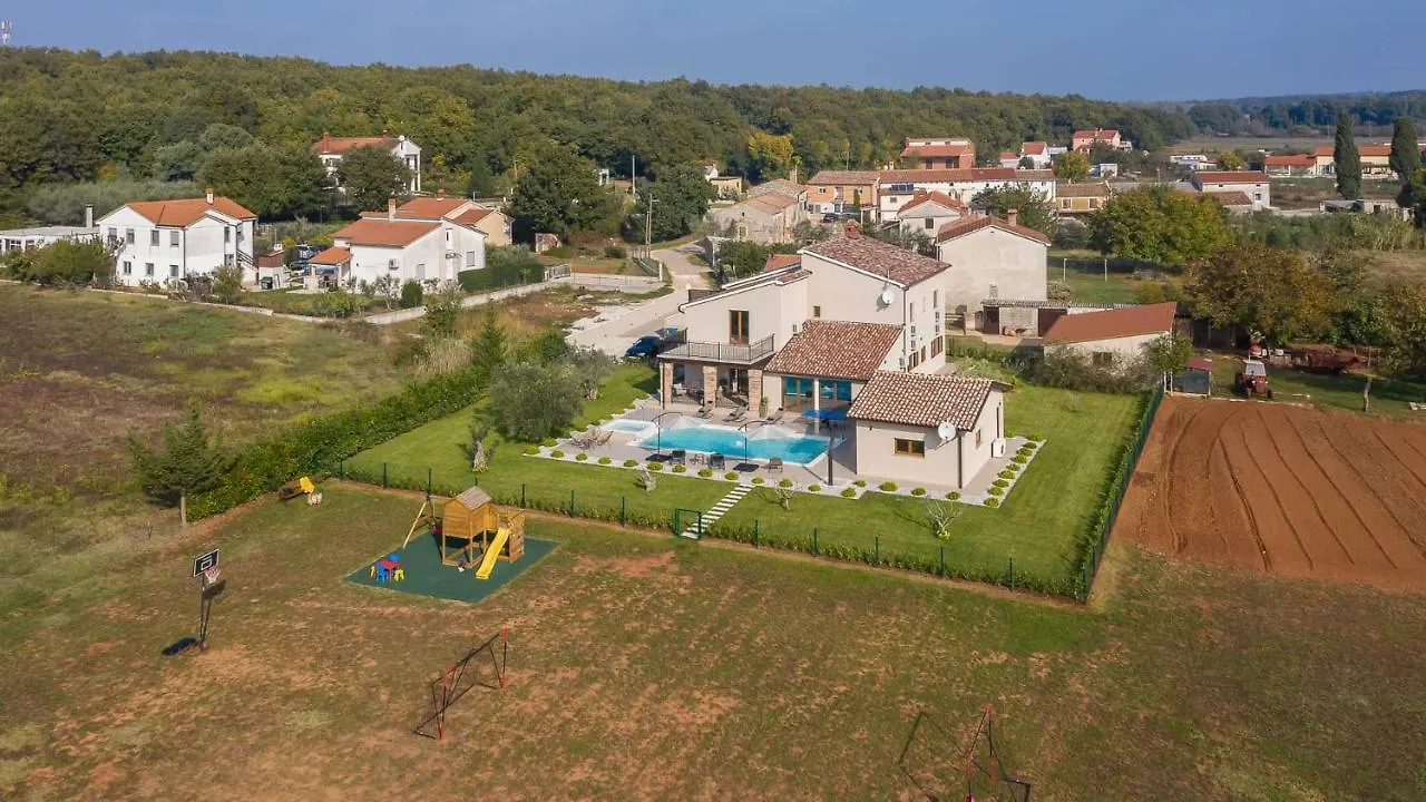 Wonderful Villa Mattuzzi With Private Pool Near The Town By Wiibuk Pula