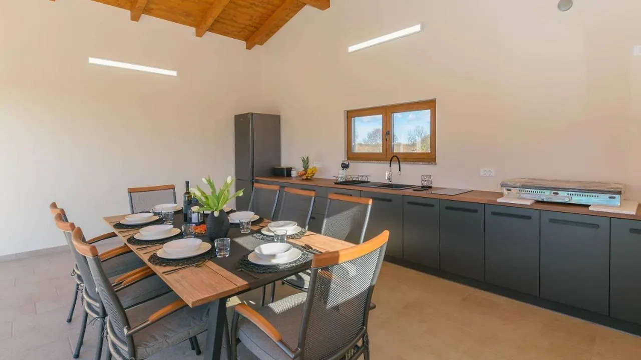 Wonderful Villa Mattuzzi With Private Pool Near The Town By Wiibuk Pula