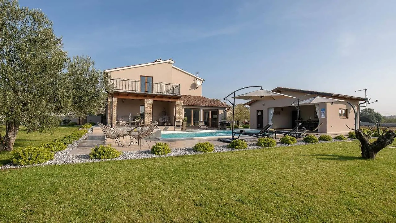 Wonderful Villa Mattuzzi With Private Pool Near The Town By Wiibuk Pula