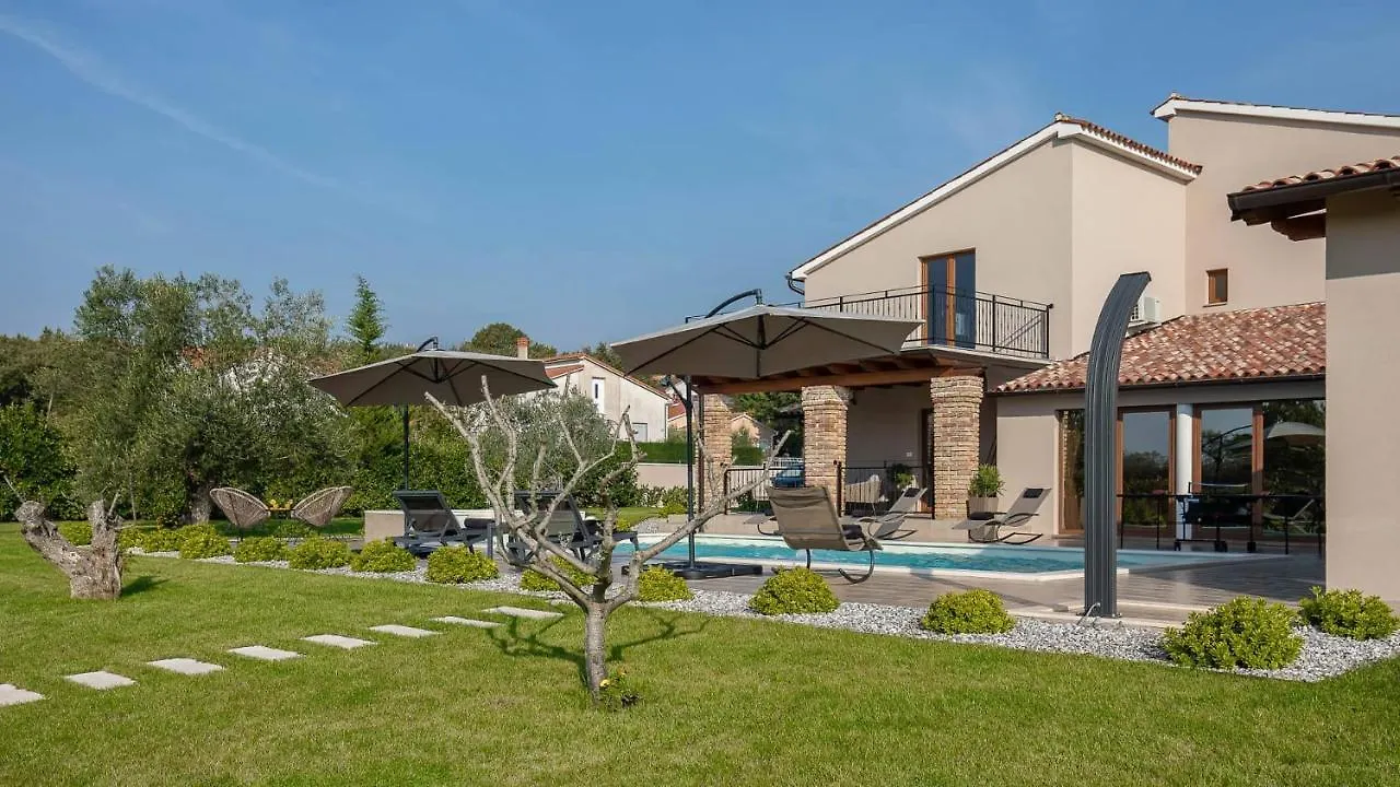 Wonderful Villa Mattuzzi With Private Pool Near The Town By Wiibuk Pula