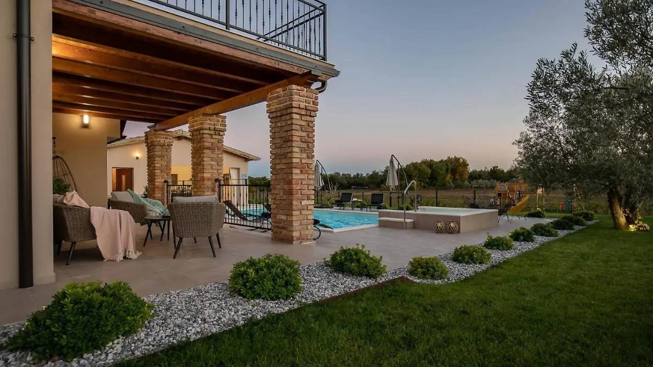 Wonderful Villa Mattuzzi With Private Pool Near The Town By Wiibuk Pula