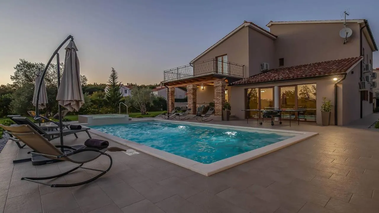 Wonderful Villa Mattuzzi With Private Pool Near The Town By Wiibuk Pula Croatia