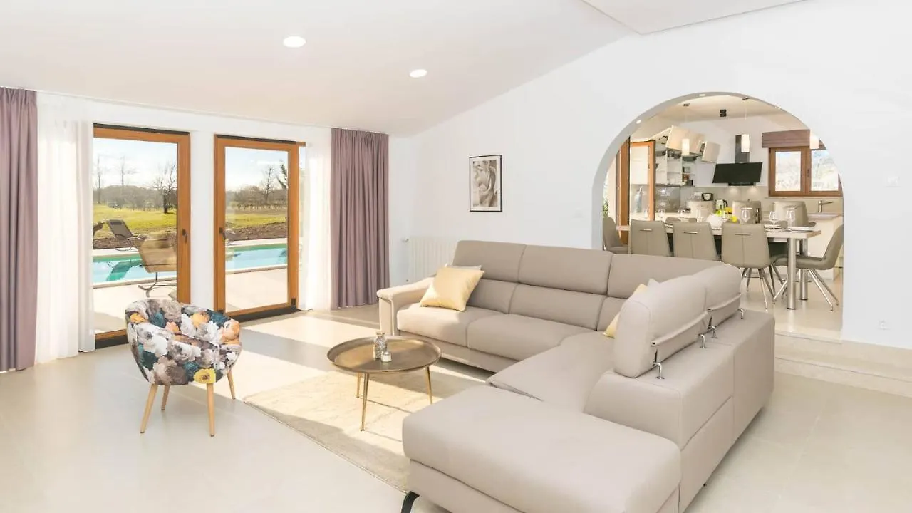Wonderful Villa Mattuzzi With Private Pool Near The Town By Wiibuk Pula