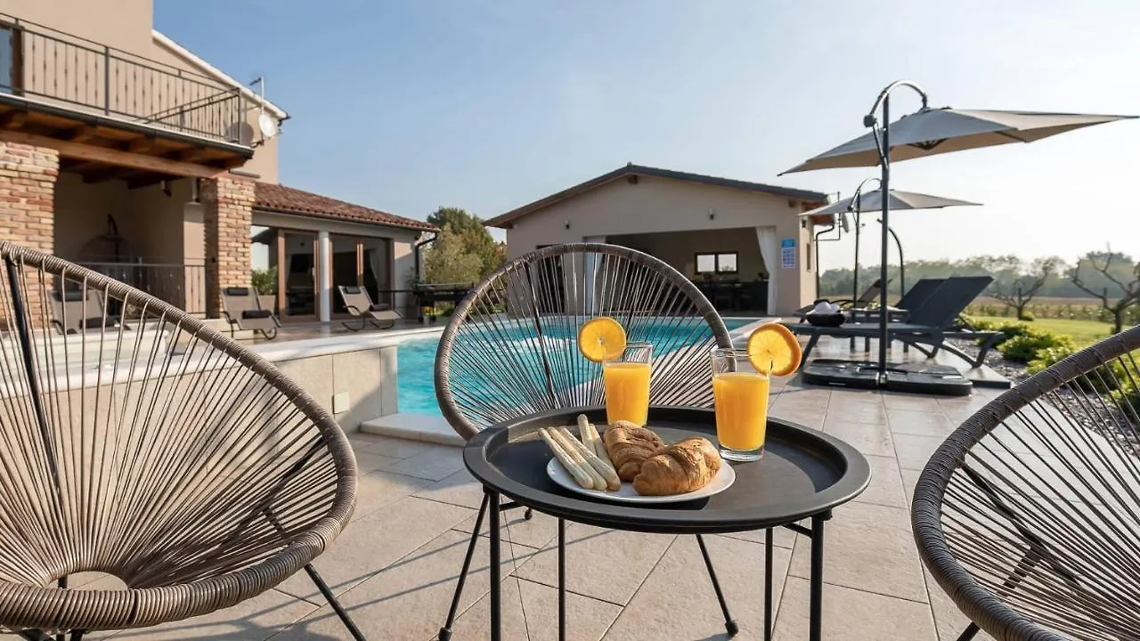 Wonderful Villa Mattuzzi With Private Pool Near The Town By Wiibuk Pula 0*,  Croatia