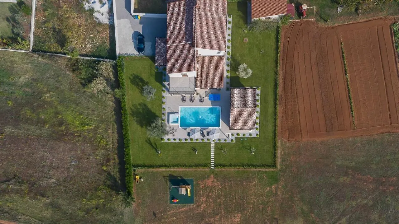 Wonderful Villa Mattuzzi With Private Pool Near The Town By Wiibuk Pula