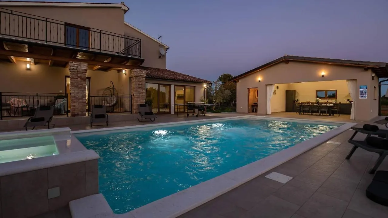 Wonderful Villa Mattuzzi With Private Pool Near The Town By Wiibuk Pula