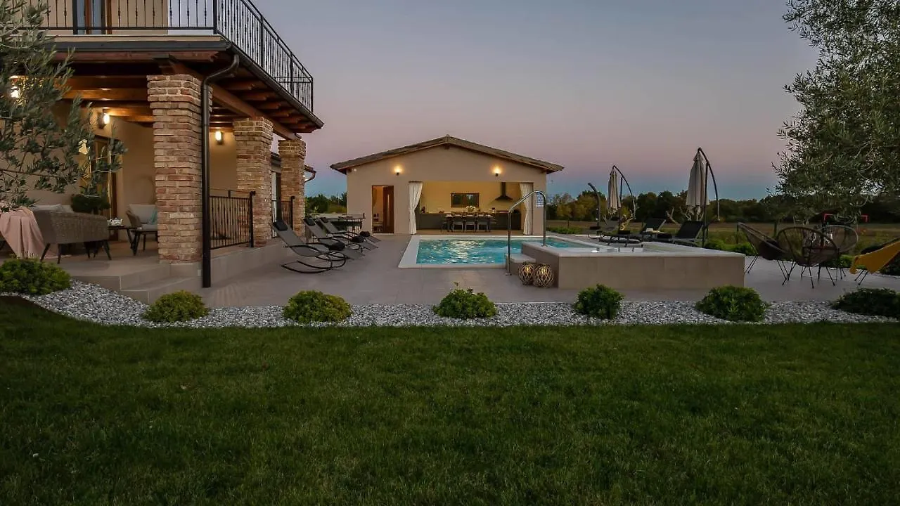 Wonderful Villa Mattuzzi With Private Pool Near The Town By Wiibuk Pula