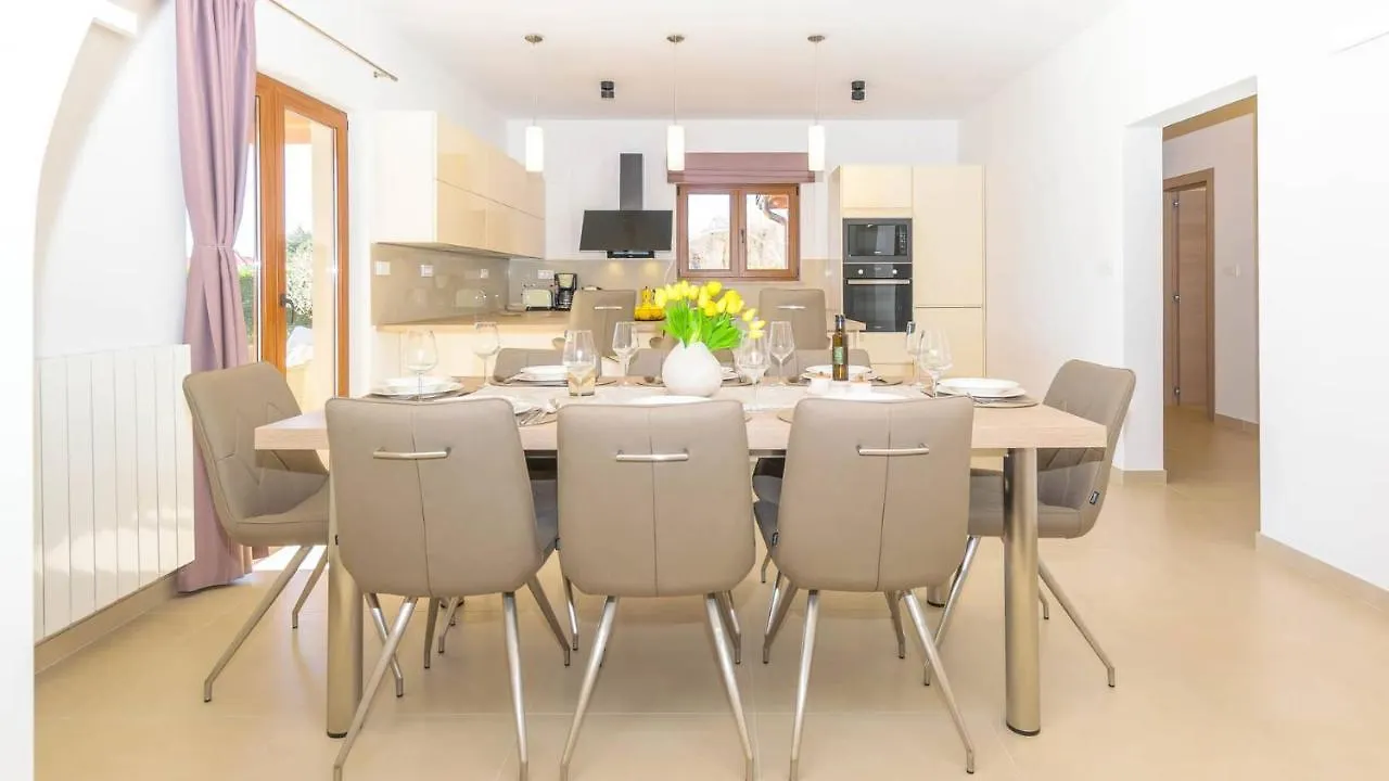 Wonderful Villa Mattuzzi With Private Pool Near The Town By Wiibuk Pula