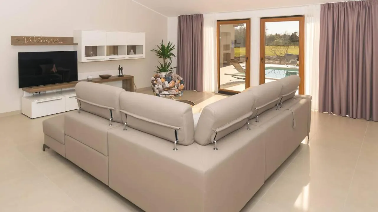 Wonderful Villa Mattuzzi With Private Pool Near The Town By Wiibuk Pula