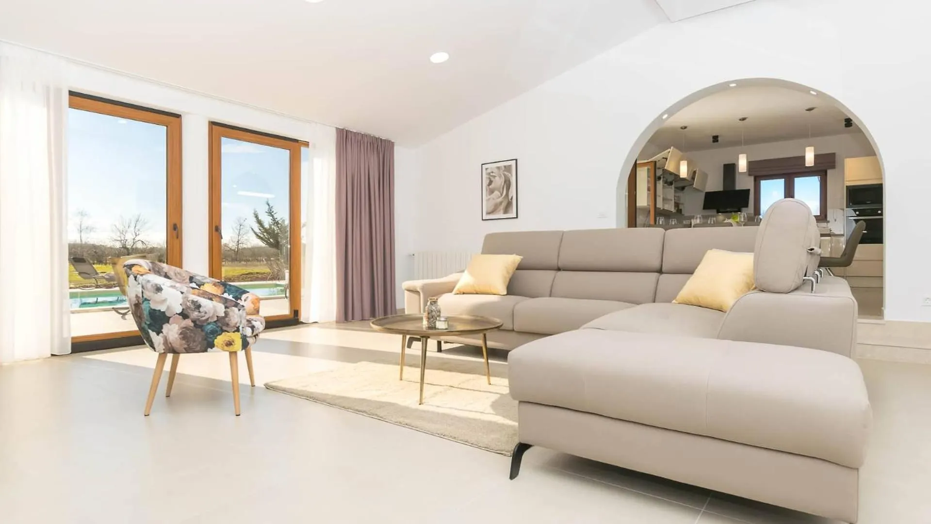 Wonderful Villa Mattuzzi With Private Pool Near The Town By Wiibuk Pula